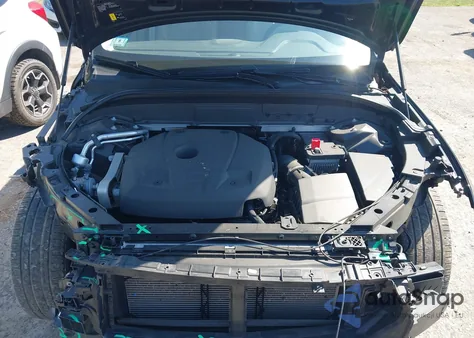 2021 Volvo Xc60 T5 Inscription z USA, uszkodzony, nr VIN YV4102DL4M1829834